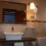 Hotel Mesón Del Gallo 2*